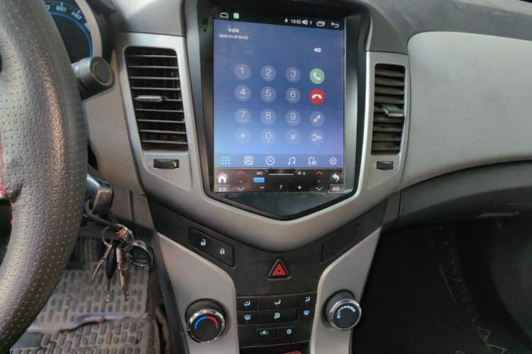 Used Chevrolet Cruze 2013 1.6L SE MT Audio And AC Panel