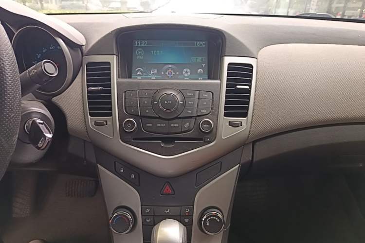 Used Chevrolet Cruze 2013 1.8L SE AT Audio And AC Panel