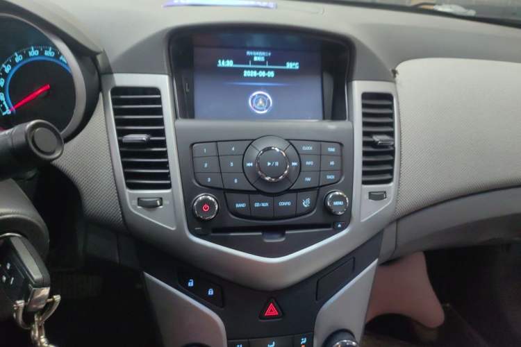 Used Chevrolet Cruze 2013 1.8L SE AT Audio And AC Panel