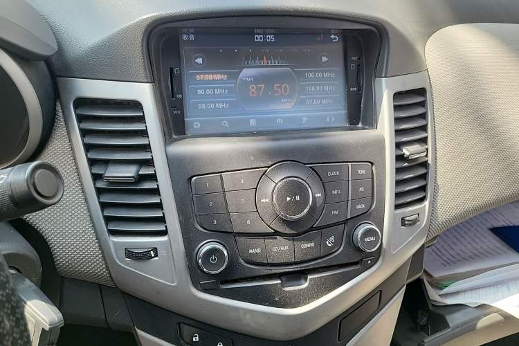 Used Chevrolet Cruze 2013 1.6L SE MT Audio And AC Panel