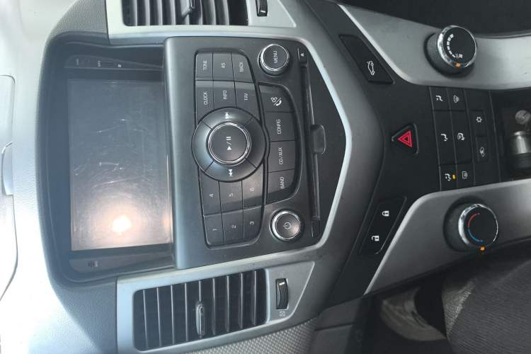 Used Chevrolet Cruze 2013 1.6L SL Grand Edition Manual Transmission Audio And AC Panel