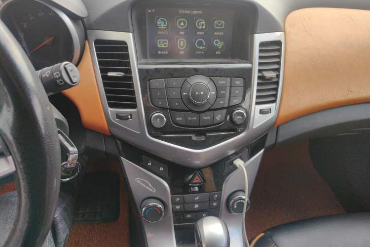 Used Chevrolet Cruze 2013 Hatchback 1.6L Automatic Luxury Model Audio And AC Panel