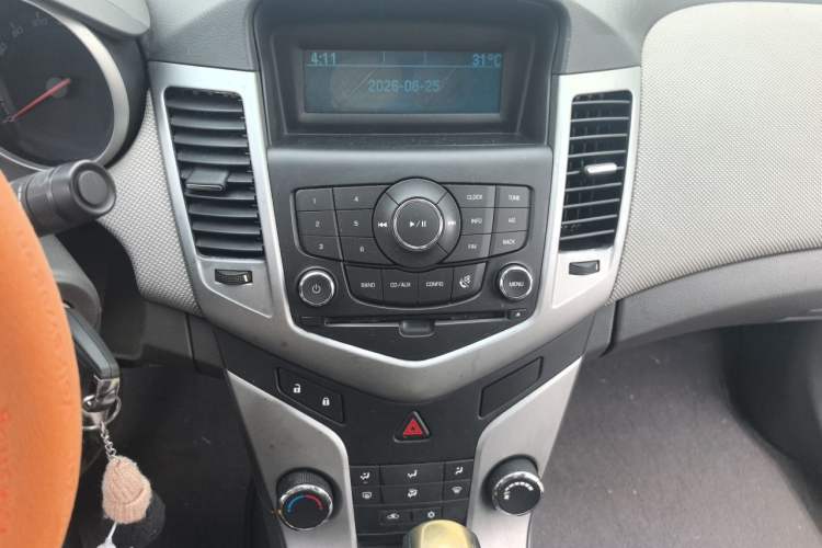 Used Chevrolet Cruze 2013 1.8L SE AT Audio And AC Panel