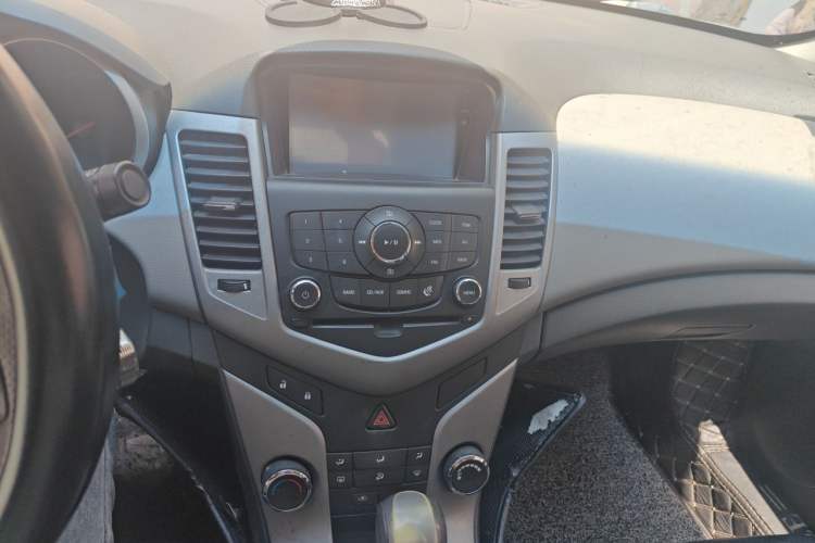 Used Chevrolet Cruze 2013 1.6L SL Grand Edition Automatic Audio And AC Panel