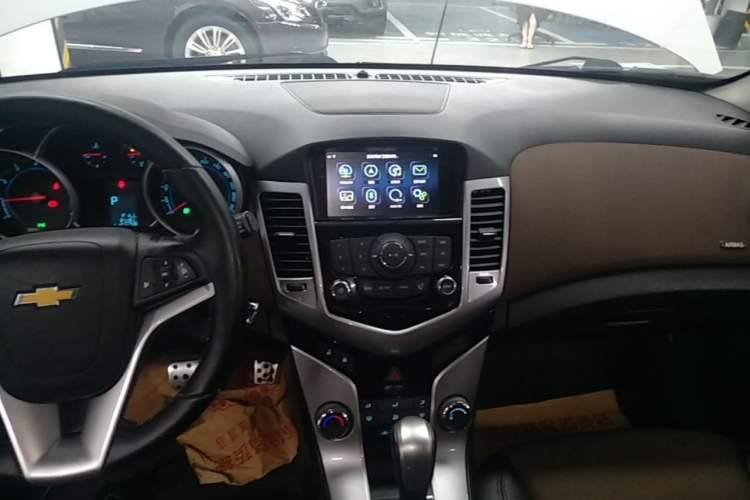 Used Chevrolet Cruze 2013 Hatchback 1.6L Automatic Luxury Model Audio And AC Panel