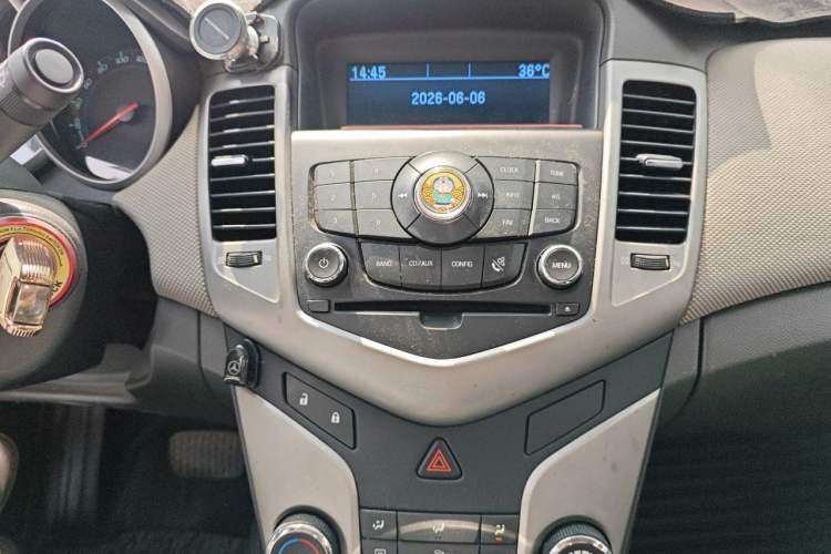 Used Chevrolet Cruze 2013 1.8L SE AT Audio And AC Panel