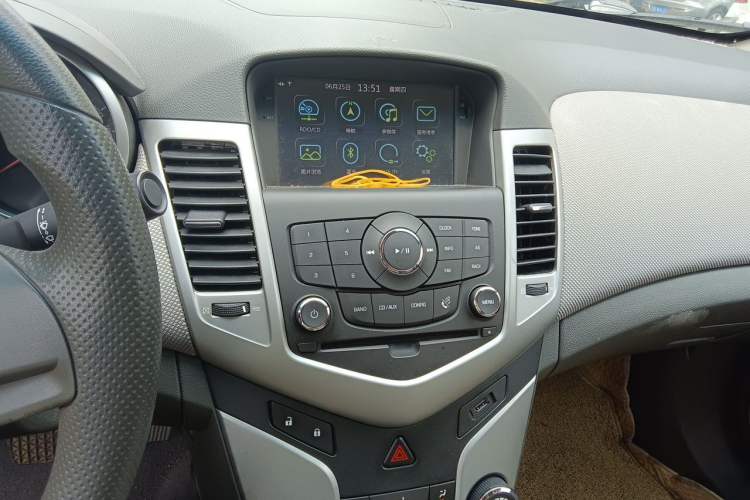 Used Chevrolet Cruze 2013 1.8L SE AT Audio And AC Panel