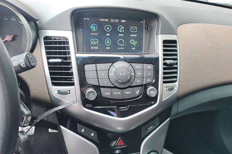 Used Chevrolet Cruze 2013 Hatchback 1.6L Automatic Luxury Model Audio And AC Panel