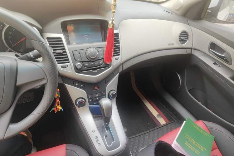 Used Chevrolet Cruze 2013 1.8L SE AT Audio And AC Panel