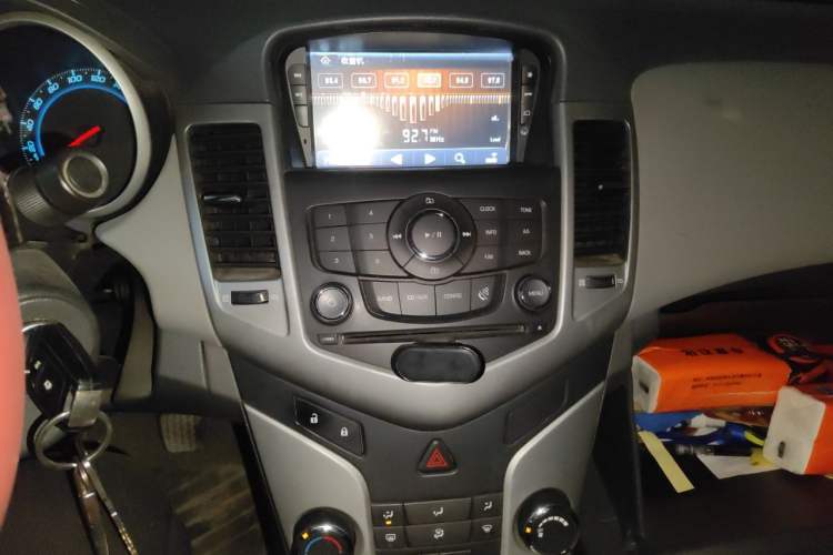Used Chevrolet Cruze 2013 1.6L SE MT Audio And AC Panel