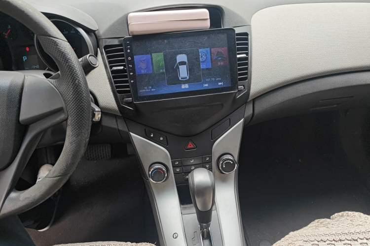 Used Chevrolet Cruze 2013 1.6L SE AT Audio And AC Panel