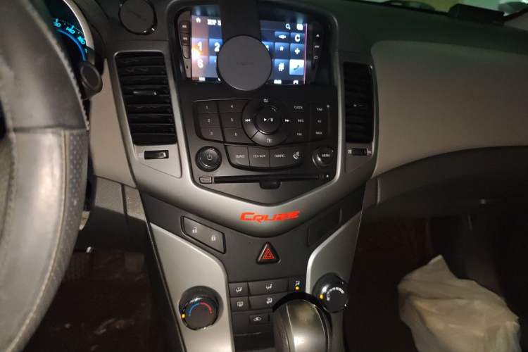 Used Chevrolet Cruze 2013 1.6L SL Grand Edition Automatic Audio And AC Panel