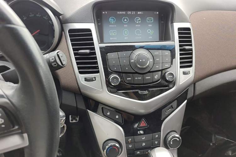 Used Chevrolet Cruze 2013 Hatchback 1.6L Automatic Luxury Model Audio And AC Panel