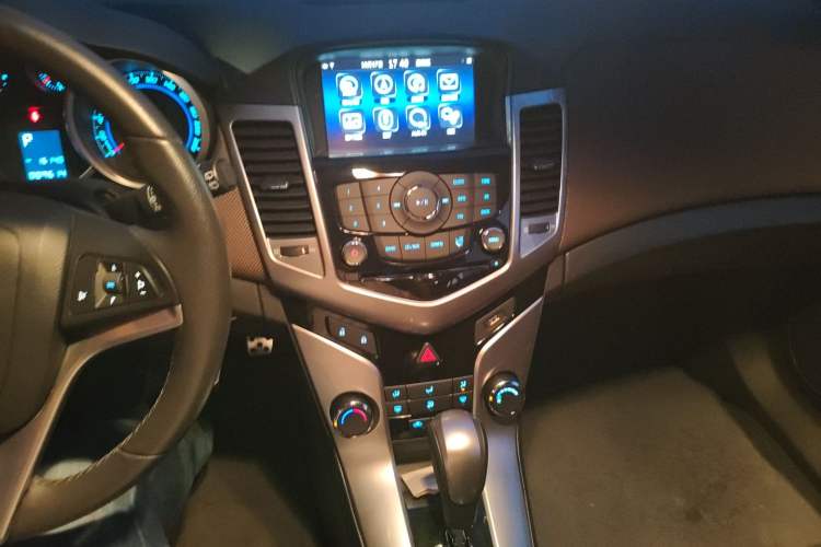 Used Chevrolet Cruze 2013 Hatchback 1.6L Automatic Luxury Model Audio And AC Panel