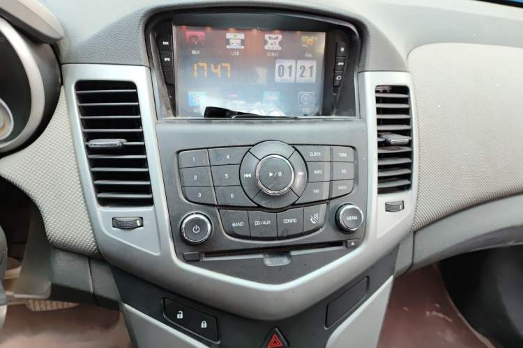Used Chevrolet Cruze 2013 1.8L SE AT Audio And AC Panel