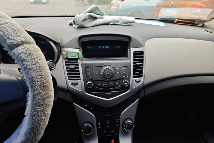 Used Chevrolet Cruze 2013 1.6L SL MT Audio And AC Panel