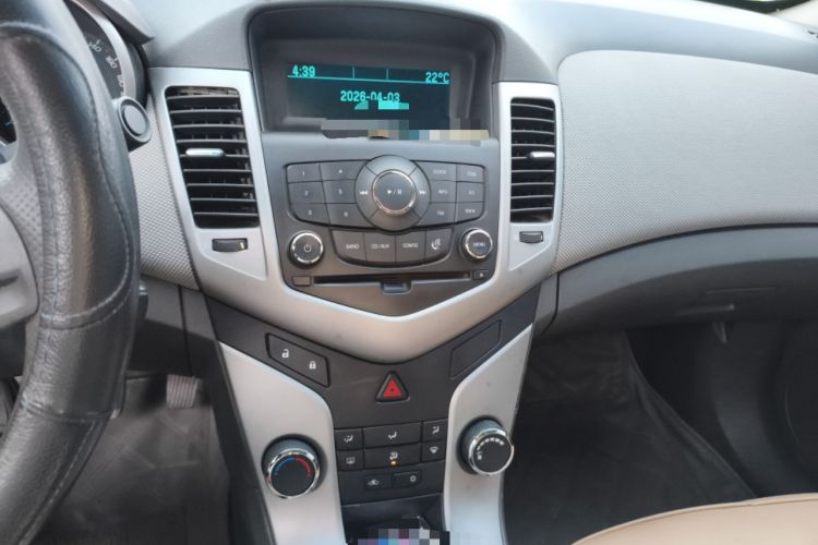 Used Chevrolet Cruze 2013 1.6L SE MT Audio And AC Panel