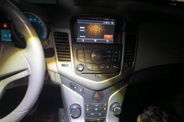 Used Chevrolet Cruze 2013 1.6L SE MT Audio And AC Panel