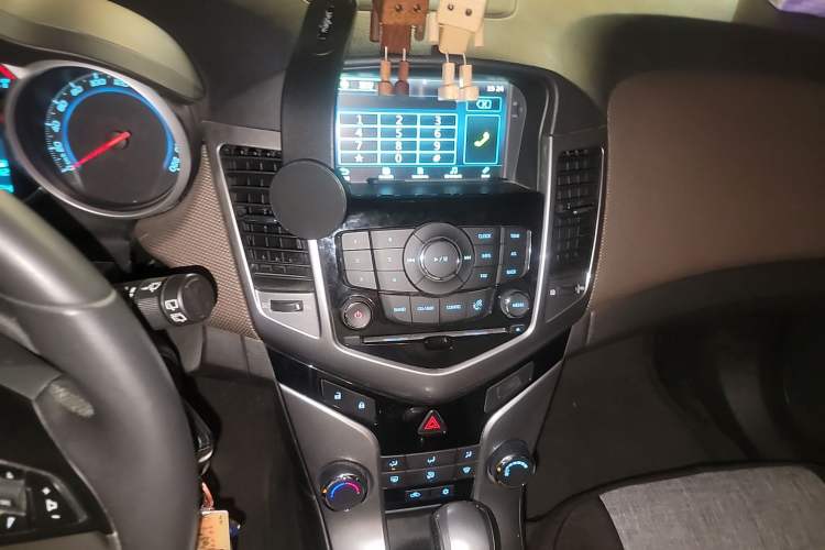 Used Chevrolet Cruze 2013 Hatchback 1.6L Automatic Luxury Model Audio And AC Panel