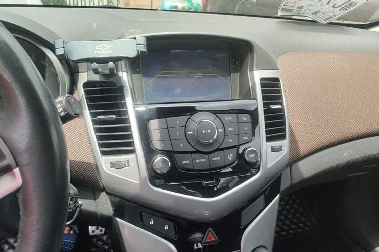 Used Chevrolet Cruze 2013 Hatchback 1.6L Automatic Luxury Model Audio And AC Panel