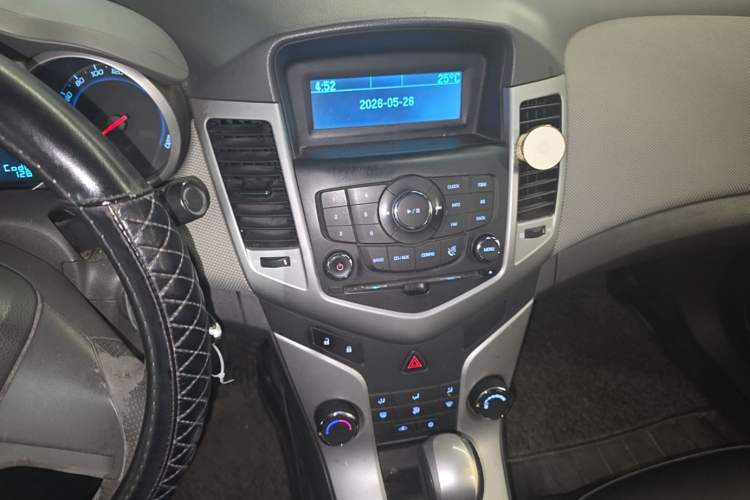 Used Chevrolet Cruze 2013 1.8L SE AT Audio And AC Panel