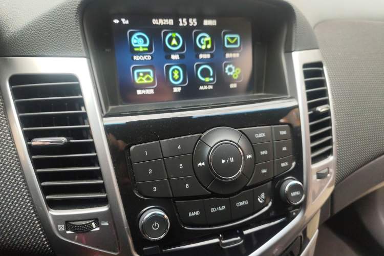 Used Chevrolet Cruze 2013 Hatchback 1.6T Automatic Flagship Model Audio And AC Panel