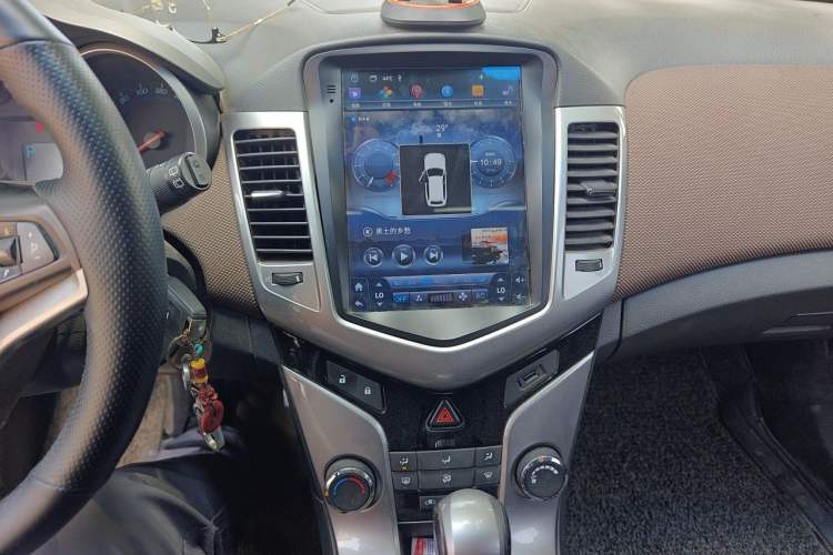Used Chevrolet Cruze 2013 Hatchback 1.6L Automatic Luxury Model Audio And AC Panel