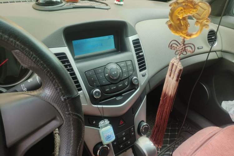 Used Chevrolet Cruze 2013 1.8L SE AT Audio And AC Panel