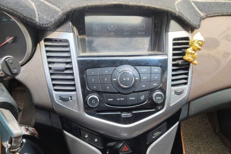 Used Chevrolet Cruze 2013 Hatchback 1.6L Automatic Luxury Model Audio And AC Panel