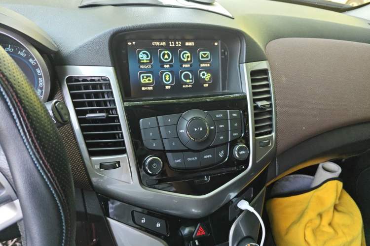 Used Chevrolet Cruze 2013 Hatchback 1.6L Automatic Luxury Model Audio And AC Panel