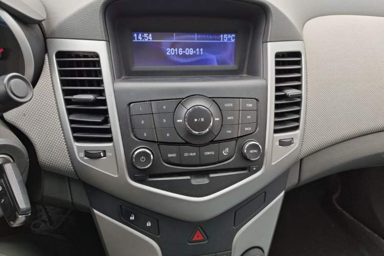 Used Chevrolet Cruze 2013 1.6L SE MT Audio And AC Panel