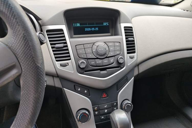 Used Chevrolet Cruze 2013 1.8L SE AT Audio And AC Panel