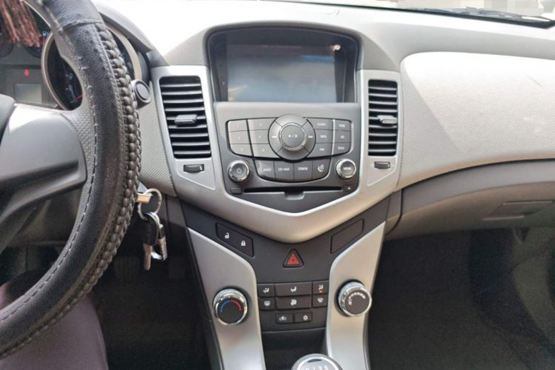 Used Chevrolet Cruze 2013 1.6L SE MT Audio And AC Panel