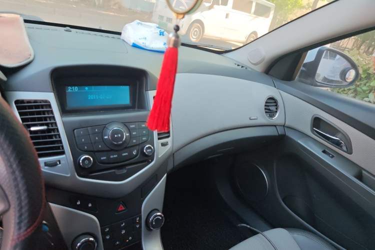 Used Chevrolet Cruze 2013 1.6L SE MT Audio And AC Panel