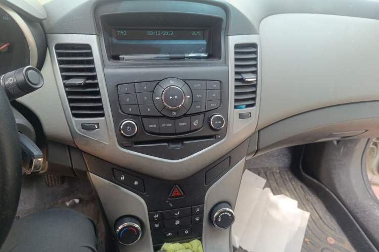 Used Chevrolet Cruze 2013 1.6L SL MT Audio And AC Panel