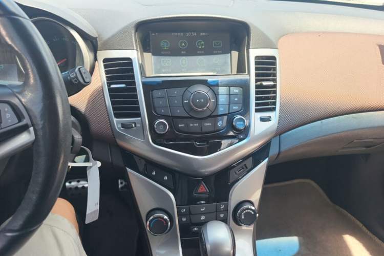 Used Chevrolet Cruze 2013 Hatchback 1.6L Automatic Luxury Model Audio And AC Panel