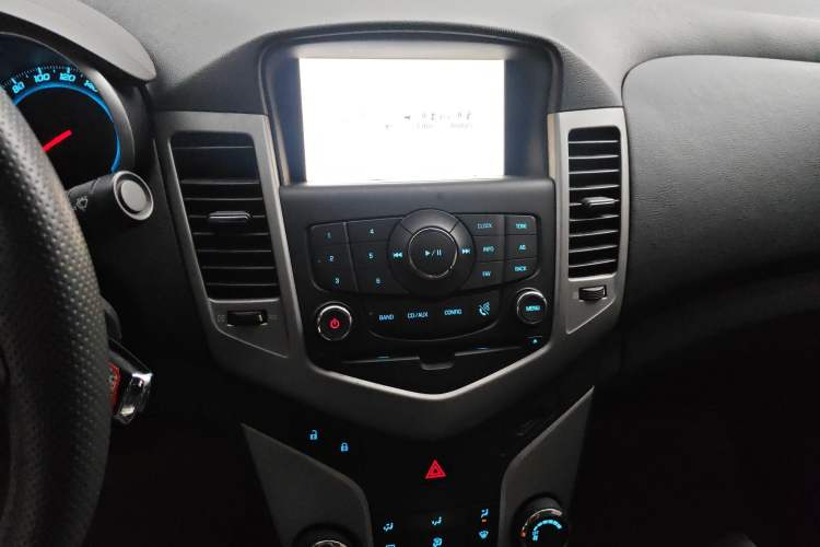 Used Chevrolet Cruze 2013 1.8L SE AT Audio And AC Panel