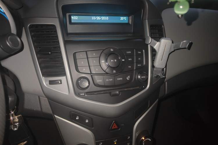 Used Chevrolet Cruze 2013 1.6L SL MT Audio And AC Panel