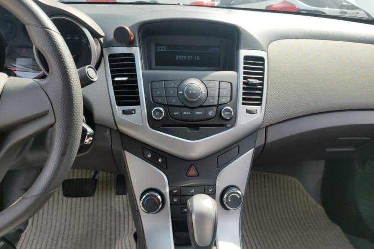 Used Chevrolet Cruze 2013 1.8L SE AT Audio And AC Panel