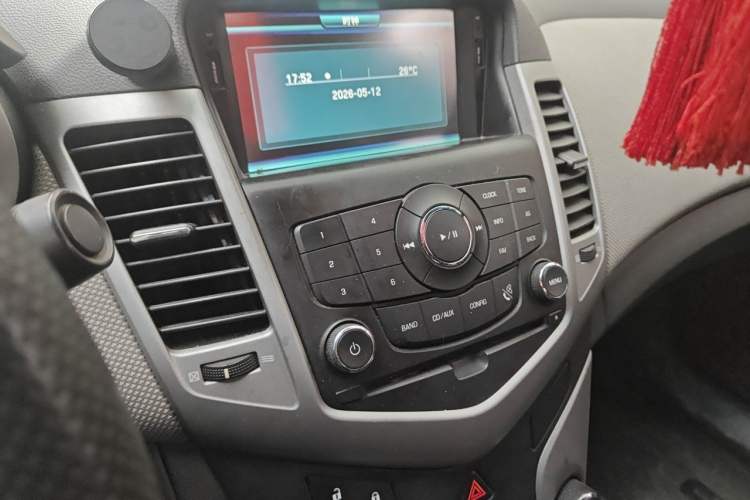 Used Chevrolet Cruze 2013 1.6L SE MT Audio And AC Panel