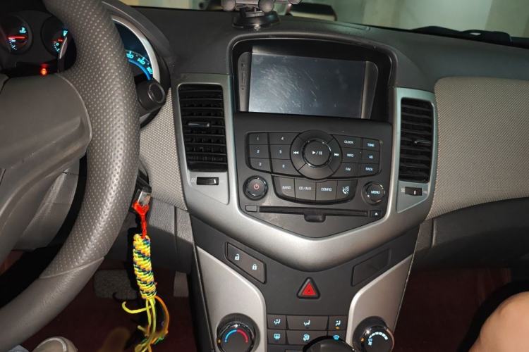Used Chevrolet Cruze 2013 1.8L SE AT Audio And AC Panel