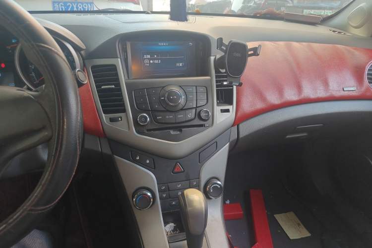 Used Chevrolet Cruze 2013 1.8L SE AT Audio And AC Panel