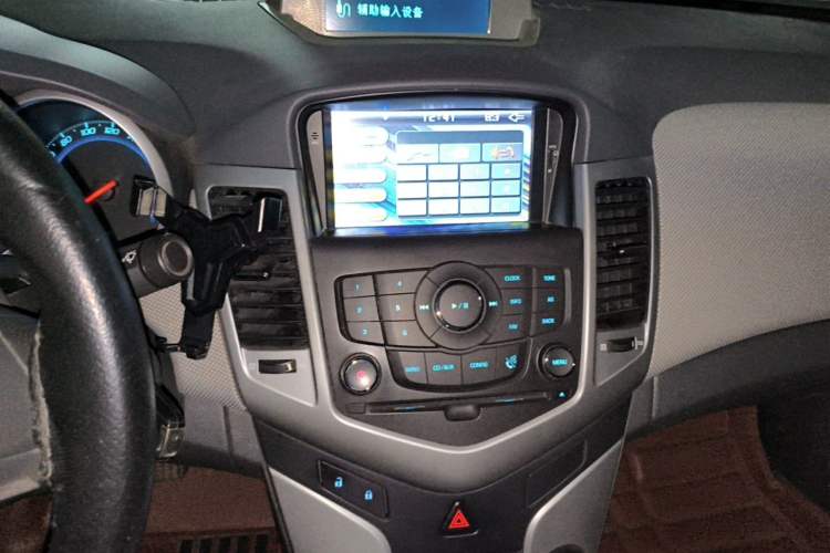Used Chevrolet Cruze 2013 1.8L SE AT Audio And AC Panel