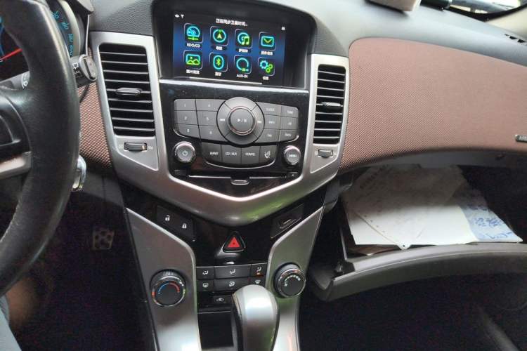Used Chevrolet Cruze 2013 Hatchback 1.6L Automatic Luxury Model Audio And AC Panel