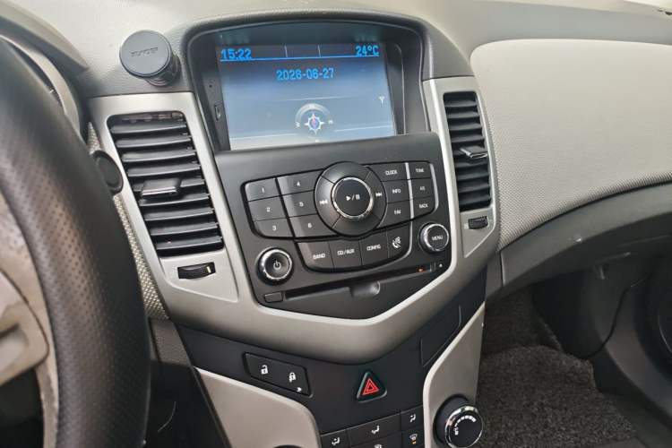 Used Chevrolet Cruze 2013 1.6L SE MT Audio And AC Panel
