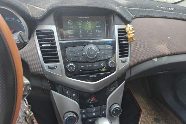 Used Chevrolet Cruze 2013 Hatchback 1.6L Automatic Luxury Model Audio And AC Panel