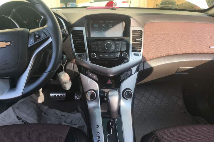 Used Chevrolet Cruze 2013 Hatchback 1.6L Automatic Luxury Model Audio And AC Panel