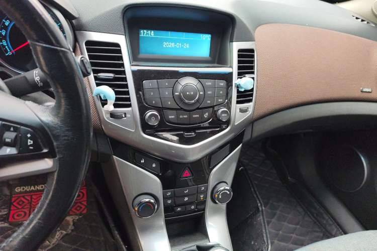 Used Chevrolet Cruze 2013 Hatchback 1.6L Manual Luxury Model Audio And AC Panel