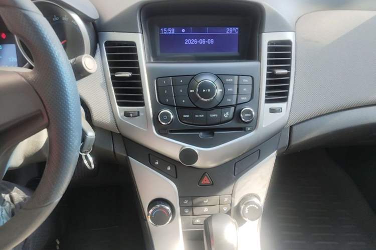 Used Chevrolet Cruze 2013 1.8L SE AT Audio And AC Panel