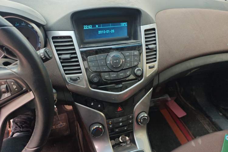 Used Chevrolet Cruze 2013 Hatchback 1.6L Manual Luxury Model Audio And AC Panel